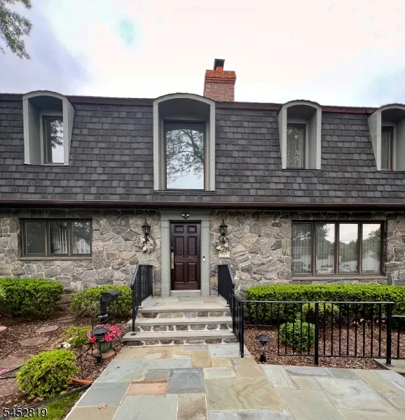 203 Harwood Pl Paramus, NJ 07652