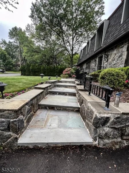 203 Harwood Pl Paramus, NJ 07652