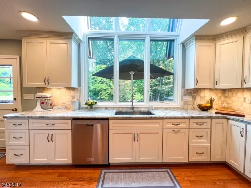 203 Harwood Pl Paramus, NJ 07652