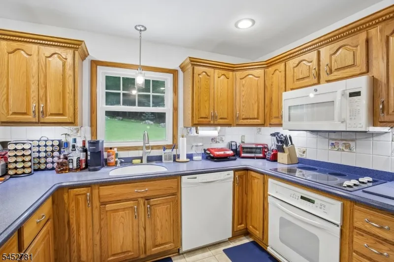 89 Tomahawk Trl Sparta, NJ 07871