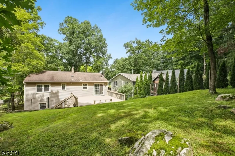 89 Tomahawk Trl Sparta, NJ 07871