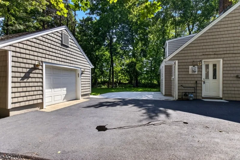 27 Ferndale Rd Wayne, NJ 07470