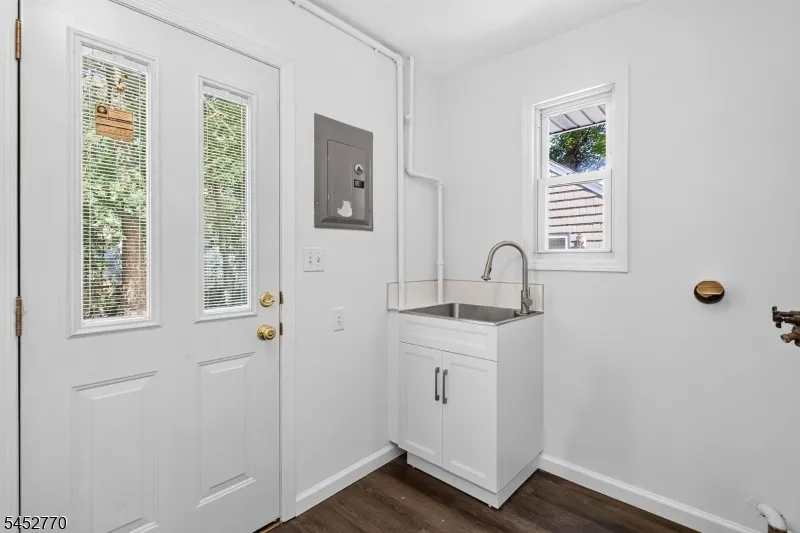 27 Ferndale Rd Wayne, NJ 07470