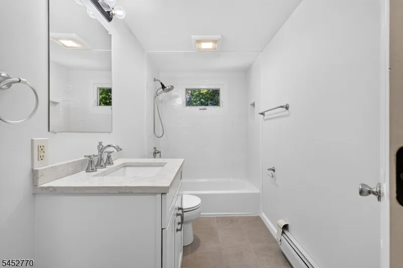 27 Ferndale Rd Wayne, NJ 07470