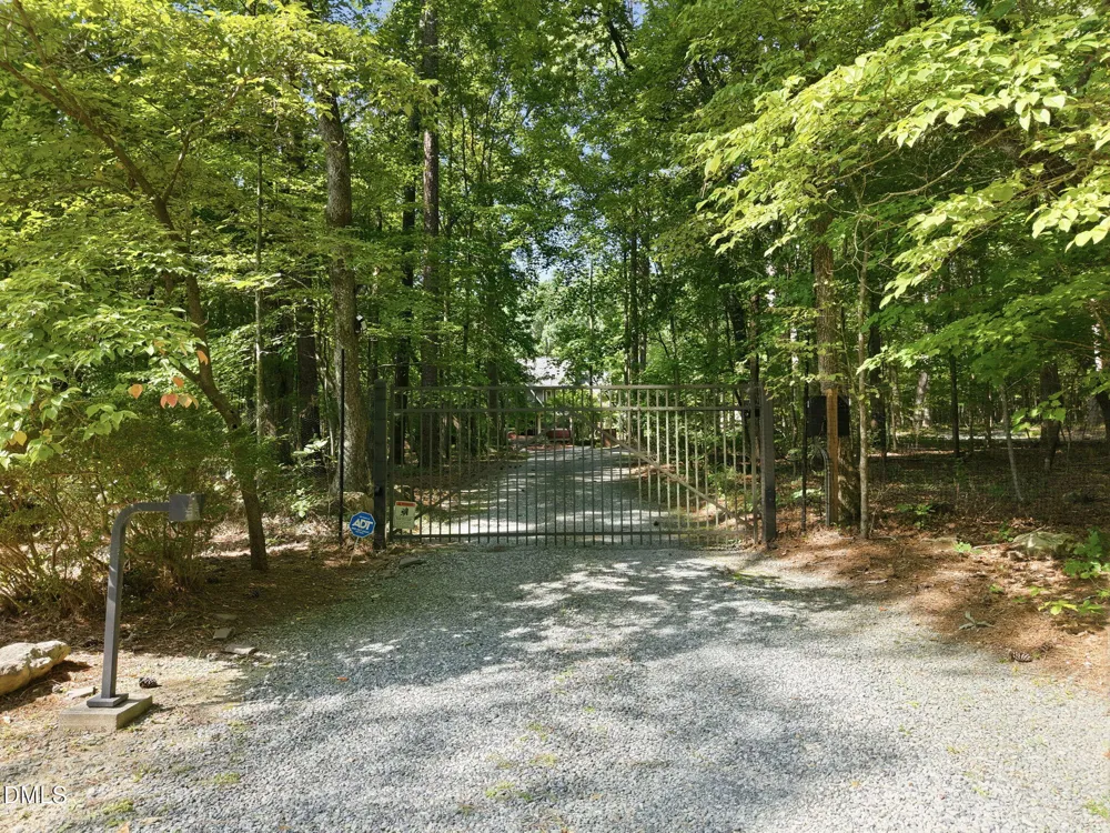 2219 Ridgewood Road Chapel Hill, NC 27516