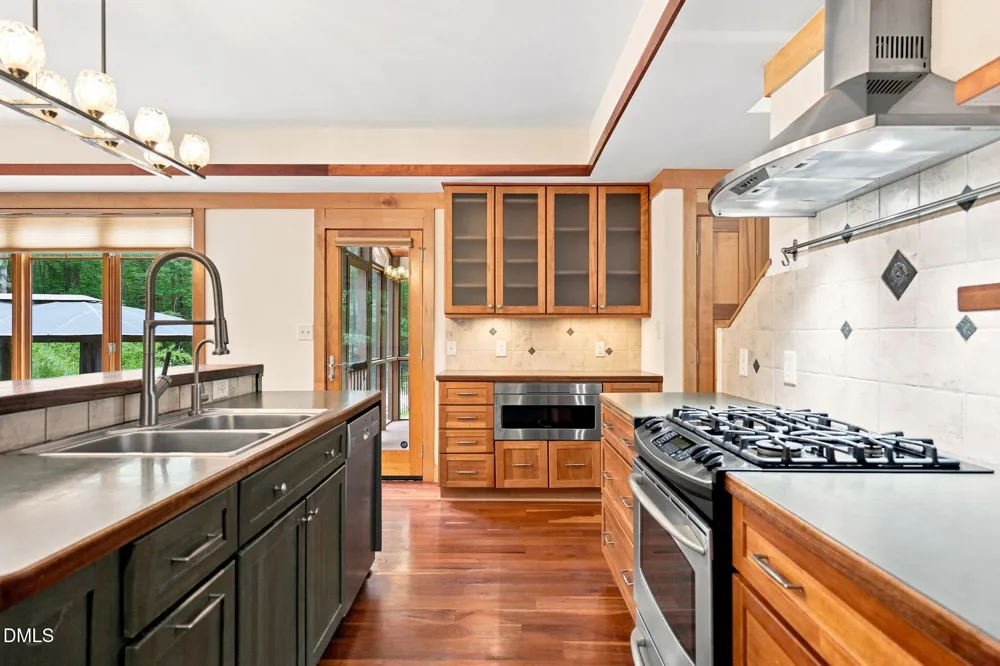 2219 Ridgewood Road Chapel Hill, NC 27516