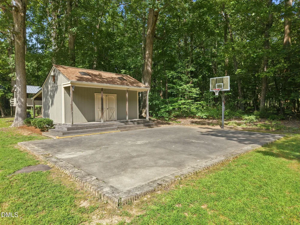 2219 Ridgewood Road Chapel Hill, NC 27516