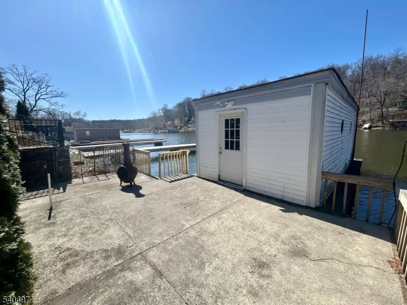 38 W River Styx Rd Hopatcong, NJ 07843