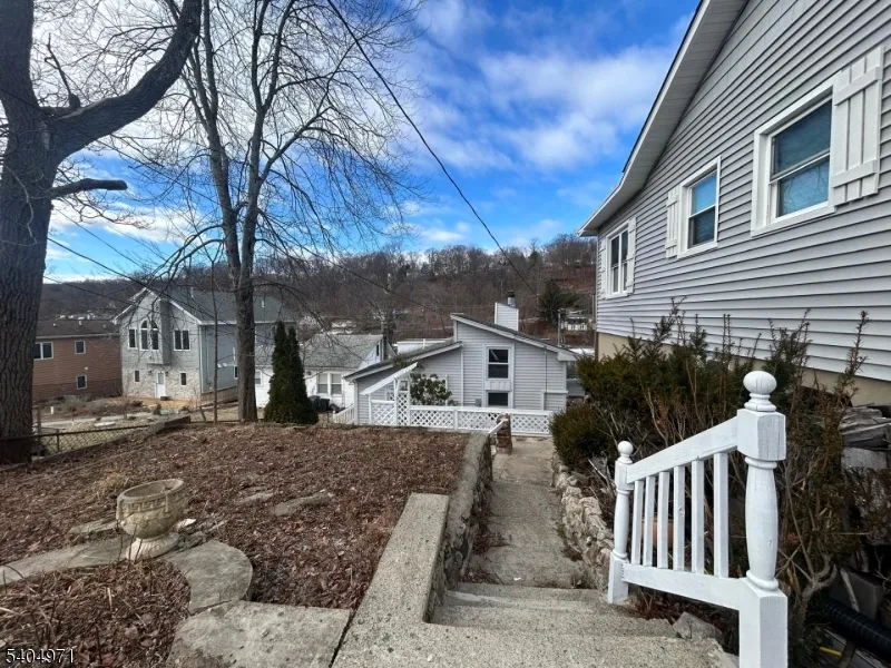 38 W River Styx Rd Hopatcong, NJ 07843