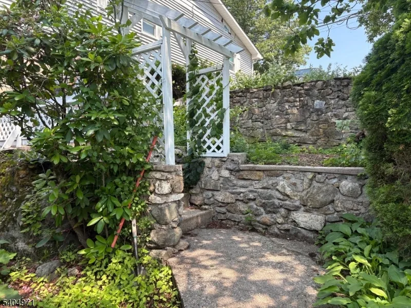 38 W River Styx Rd Hopatcong, NJ 07843