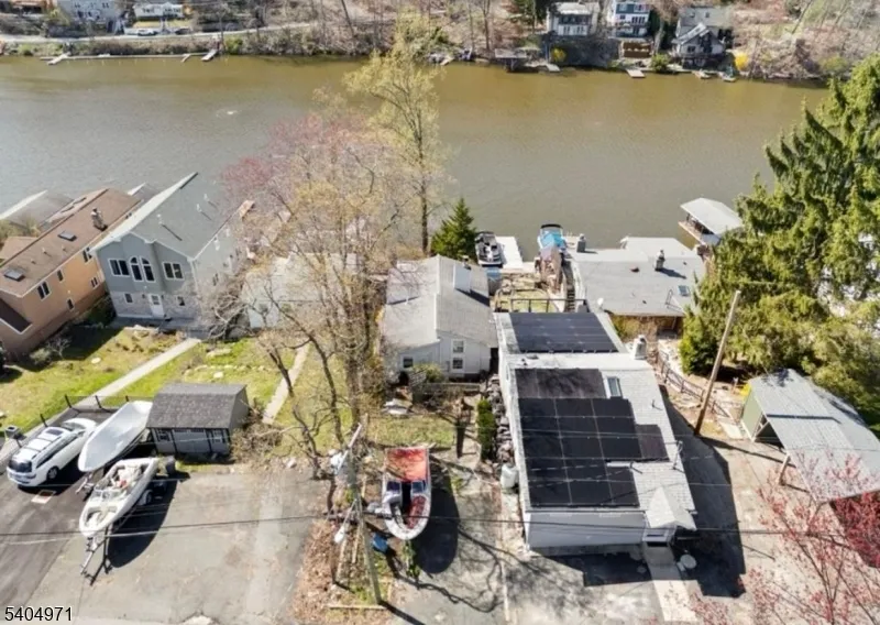 38 W River Styx Rd Hopatcong, NJ 07843