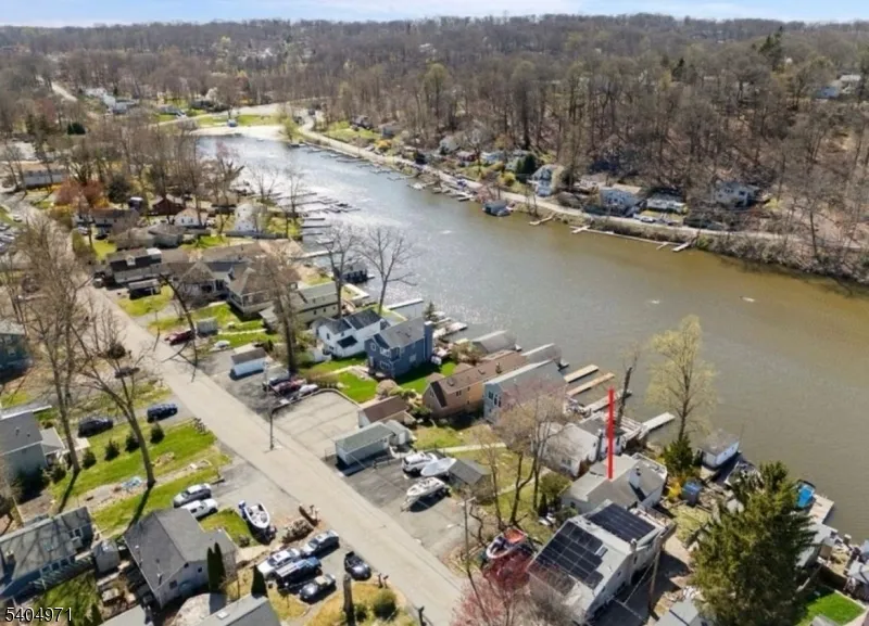 38 W River Styx Rd Hopatcong, NJ 07843