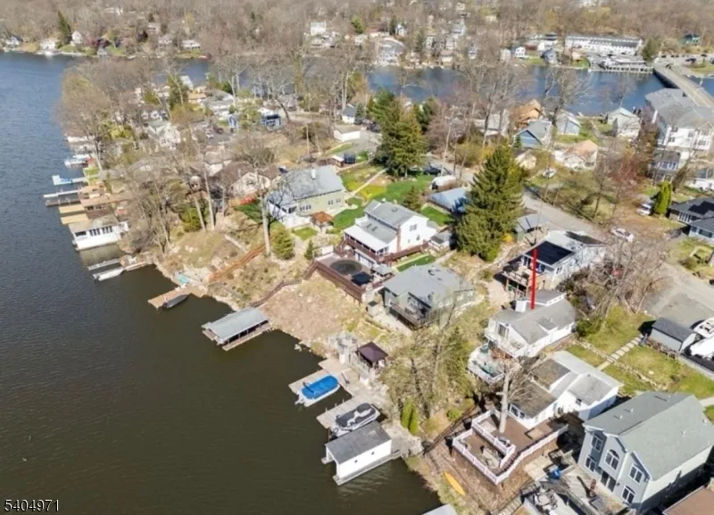 38 W River Styx Rd Hopatcong, NJ 07843