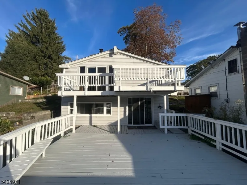 38 W River Styx Rd Hopatcong, NJ 07843