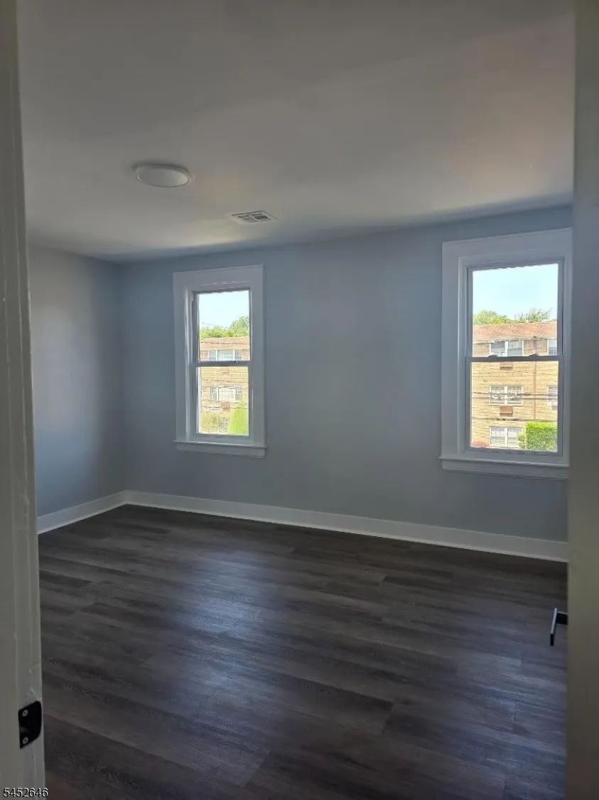 270 40Th St Irvington, NJ 07111