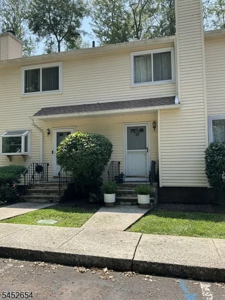 23 Woodland Dr
