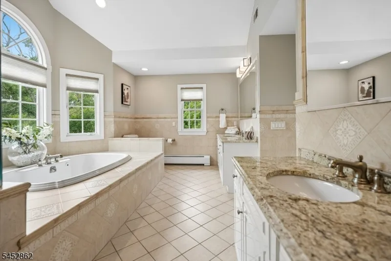 3 Forest Hill Dr Sparta, NJ 07871