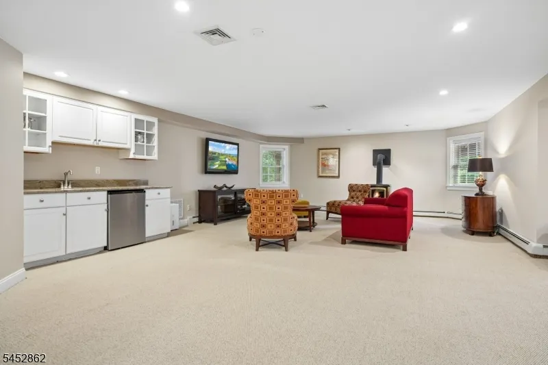 3 Forest Hill Dr Sparta, NJ 07871