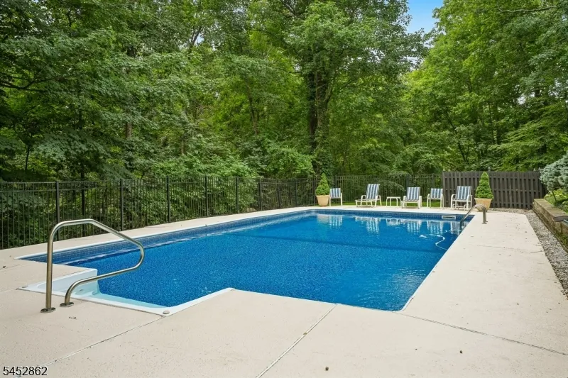 3 Forest Hill Dr Sparta, NJ 07871
