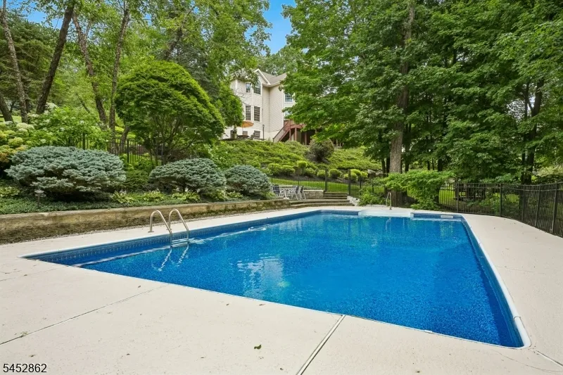 3 Forest Hill Dr Sparta, NJ 07871