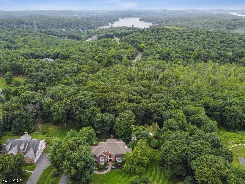 3 Forest Hill Dr Sparta, NJ 07871