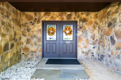 30 Wedgewood Dr