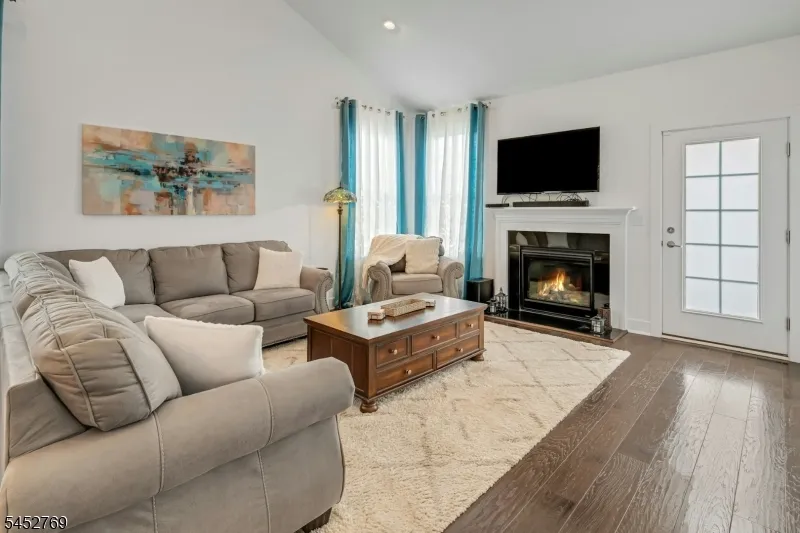49 Whitney Ave Morris Plains, NJ 07950