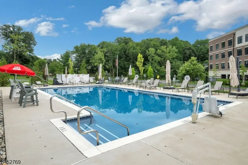 49 Whitney Ave Morris Plains, NJ 07950