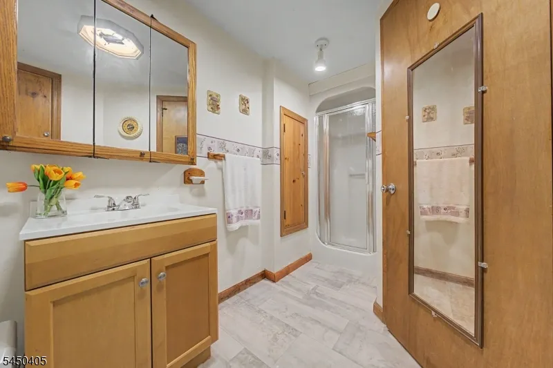 21 Shawnee Trl Sparta, NJ 07871