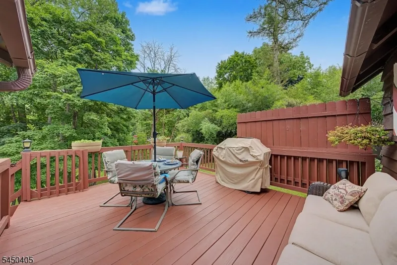 21 Shawnee Trl Sparta, NJ 07871