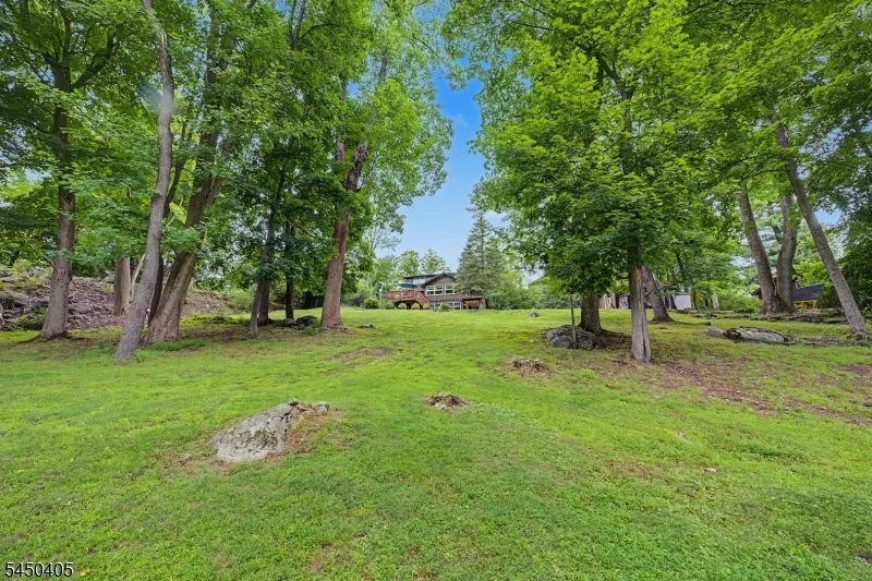 21 Shawnee Trl Sparta, NJ 07871