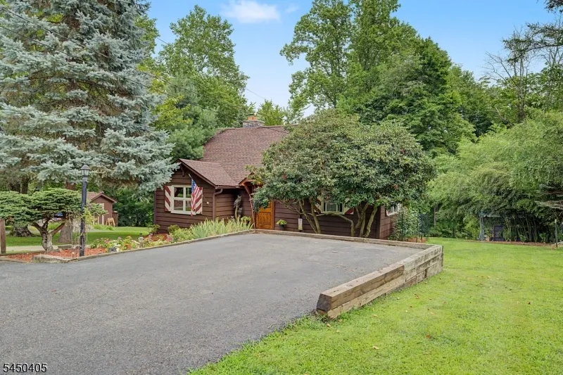 21 Shawnee Trl Sparta, NJ 07871