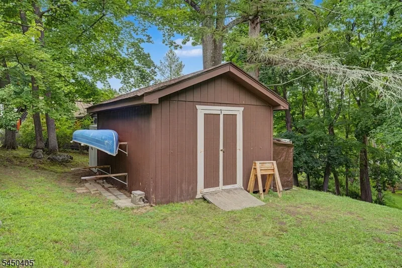21 Shawnee Trl Sparta, NJ 07871