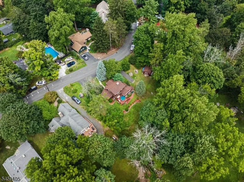 21 Shawnee Trl Sparta, NJ 07871