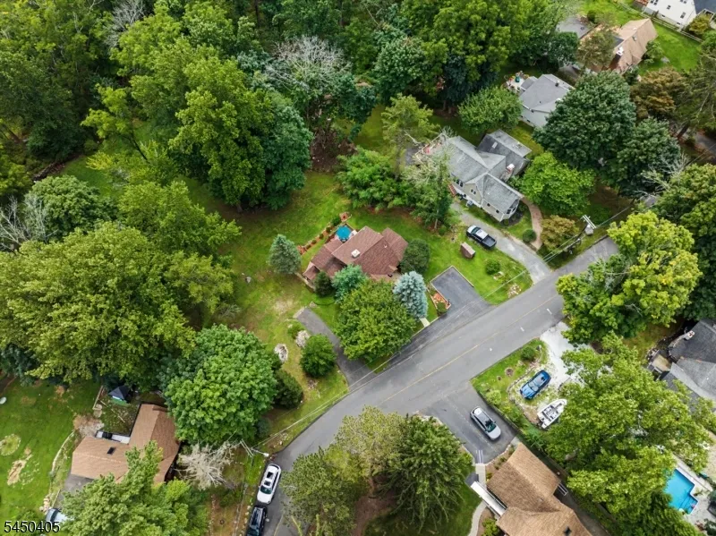 21 Shawnee Trl Sparta, NJ 07871