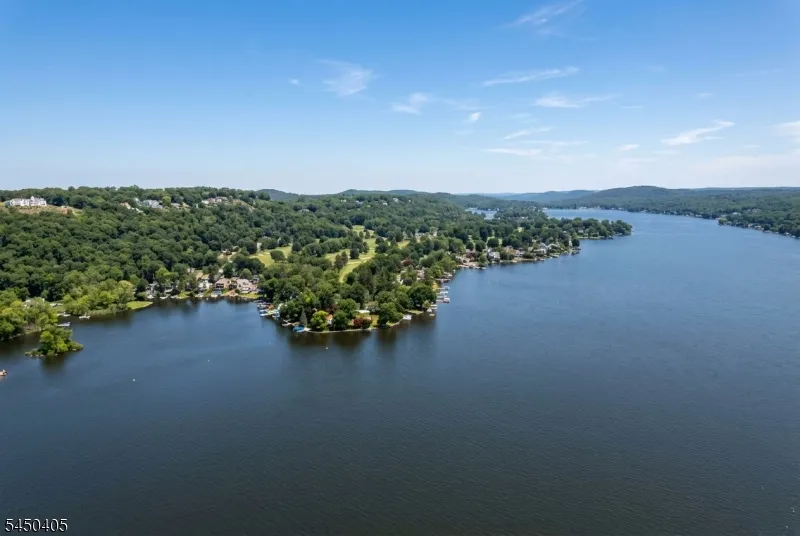 21 Shawnee Trl Sparta, NJ 07871