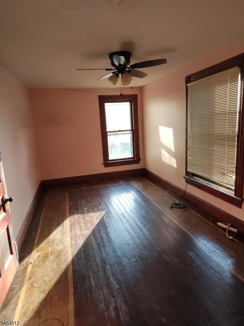 20 Grand Ave Washington, NJ 07882