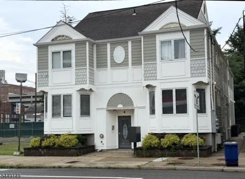 4 Macculloch Ave
