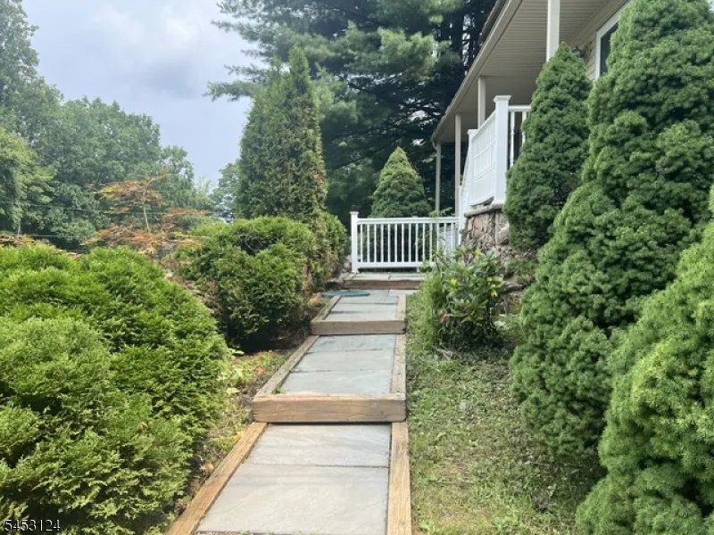 24 Tallahatchie Dr Vernon, NJ 07461