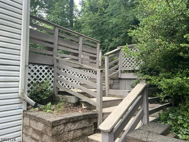 24 Tallahatchie Dr Vernon, NJ 07461