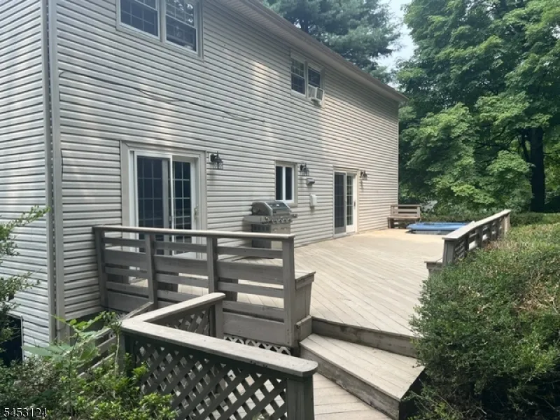 24 Tallahatchie Dr Vernon, NJ 07461