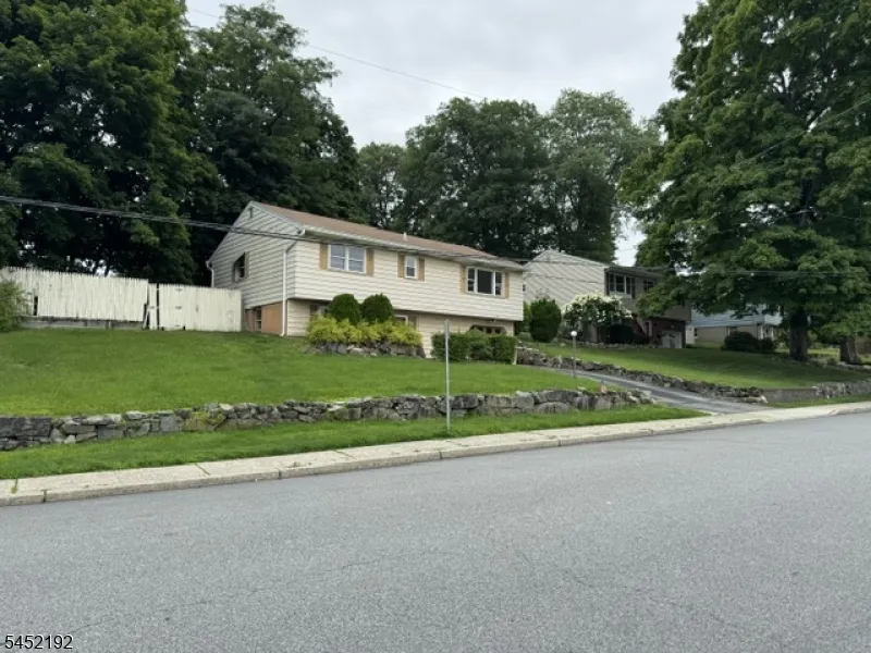 20 Pearl Pl Butler, NJ 07405