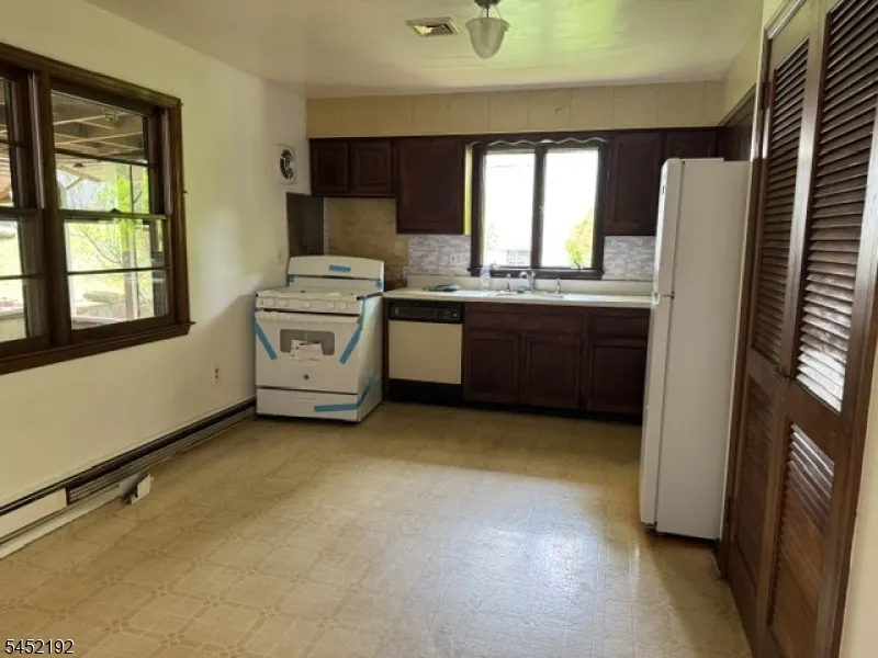 20 Pearl Pl Butler, NJ 07405
