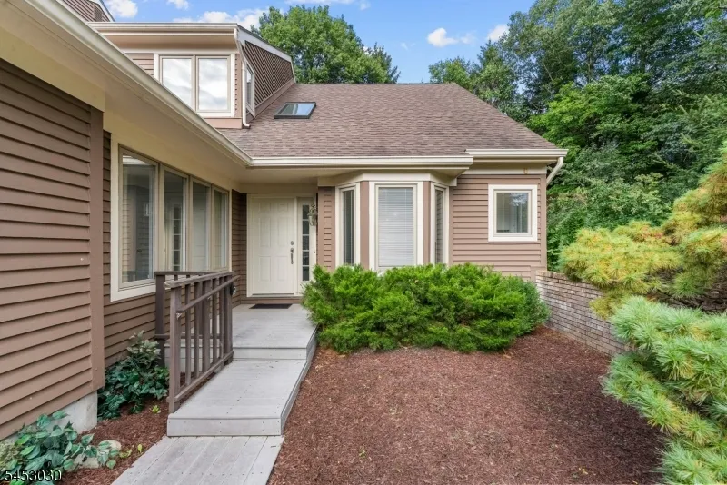 239 Westervelt Ln Mahwah, NJ 07430