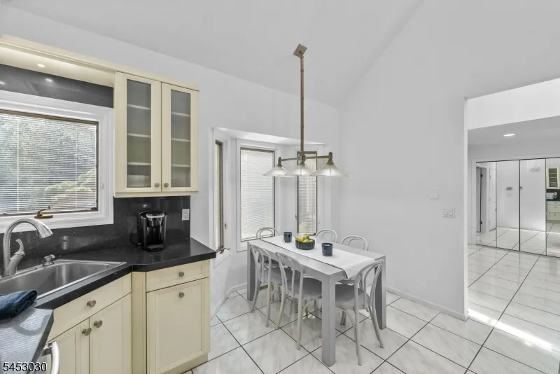 239 Westervelt Ln Mahwah, NJ 07430