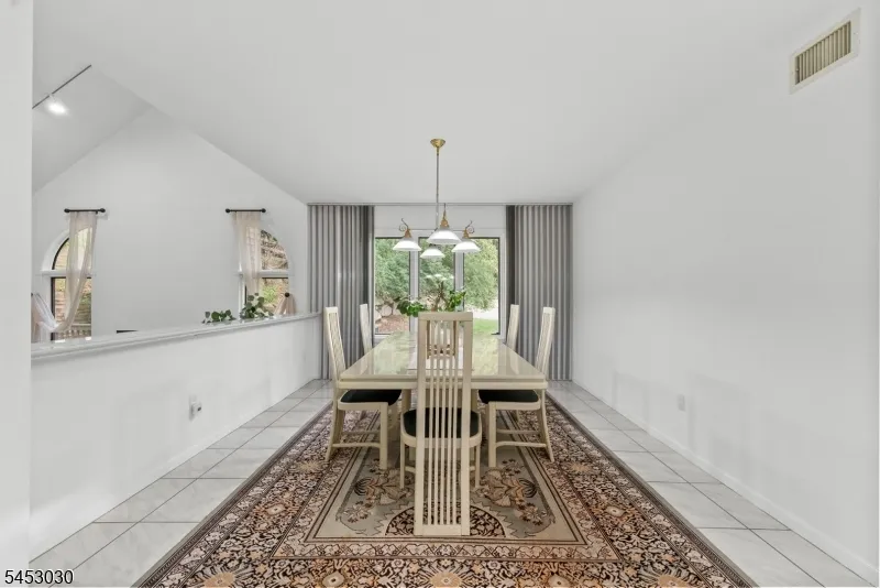 239 Westervelt Ln Mahwah, NJ 07430