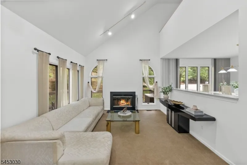 239 Westervelt Ln Mahwah, NJ 07430