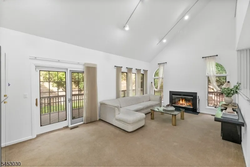 239 Westervelt Ln Mahwah, NJ 07430