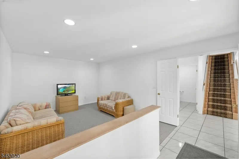 239 Westervelt Ln Mahwah, NJ 07430