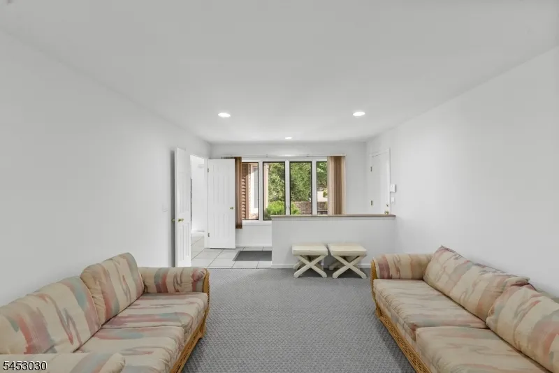 239 Westervelt Ln Mahwah, NJ 07430